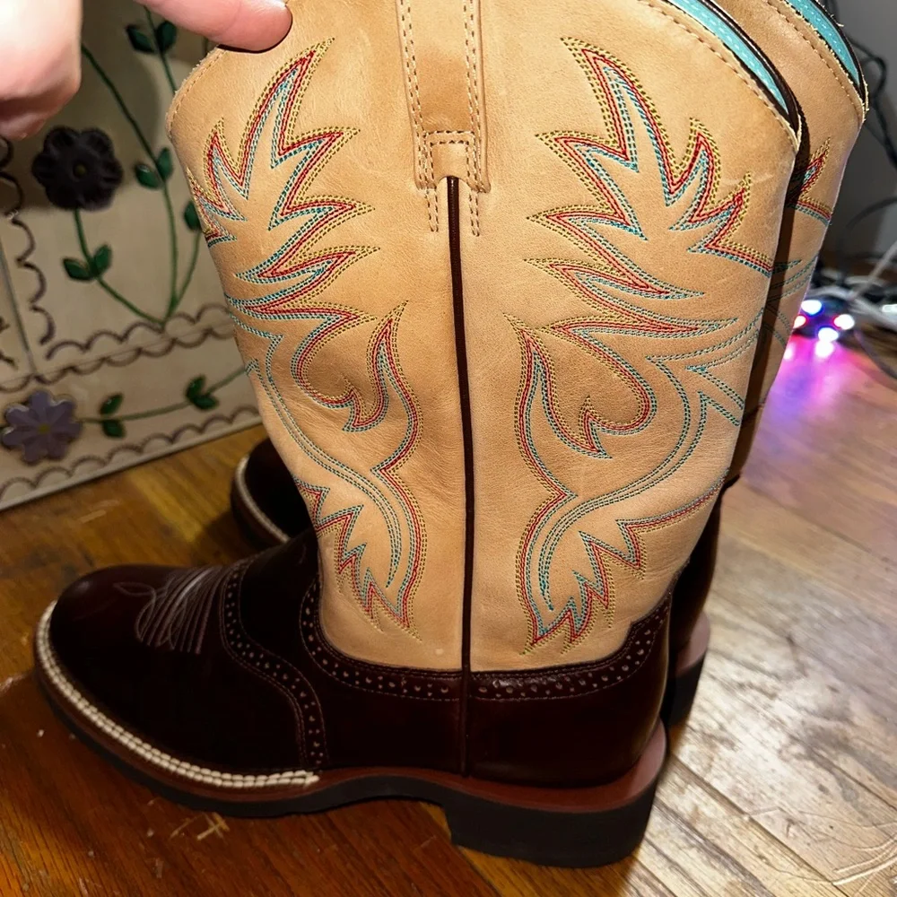 Ariat two-tone western boots, leather cowgirl boots, brown and tan embroidered - Picture 9 of 11